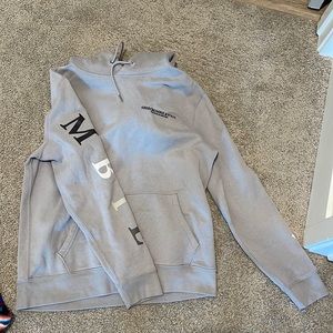 Men’s Abercrombie and Fitch medium gray sweatshirt